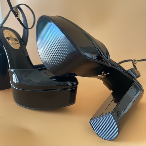 Brian Atwood x Express Rounded Toe Platform Pumps - Picture 4 of 4